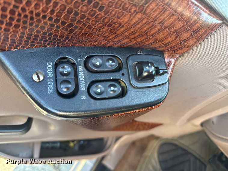 image for item DS3755 1995 Ford Bronco Eddie Bauer SUV