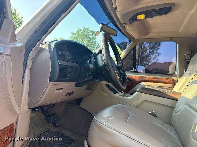 image for item DS3755 1995 Ford Bronco Eddie Bauer SUV