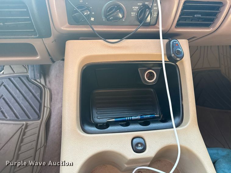 image for item DS3755 1995 Ford Bronco Eddie Bauer SUV