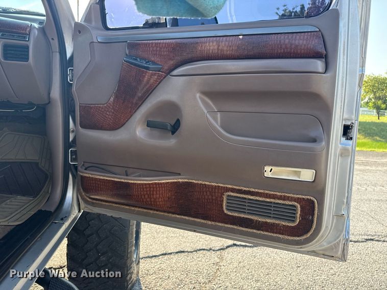 image for item DS3755 1995 Ford Bronco Eddie Bauer SUV