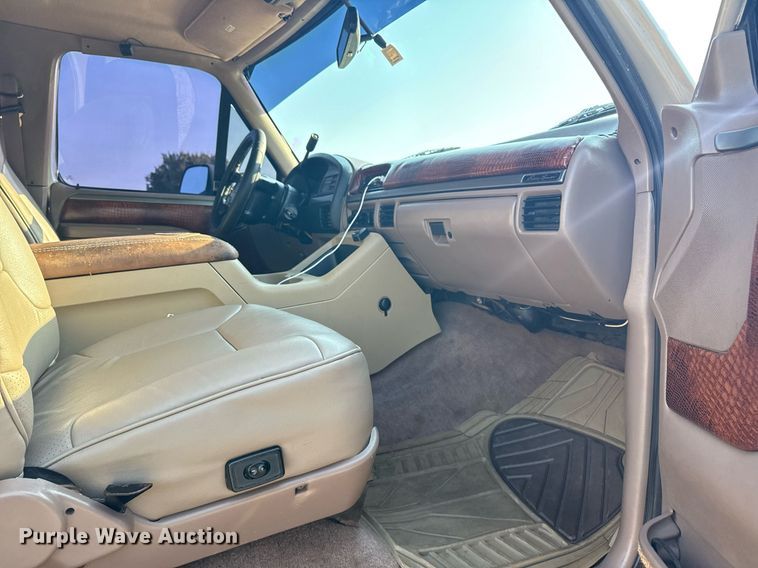 image for item DS3755 1995 Ford Bronco Eddie Bauer SUV