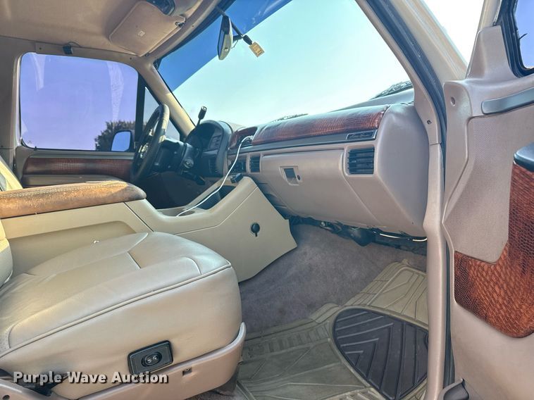 image for item DS3755 1995 Ford Bronco Eddie Bauer SUV