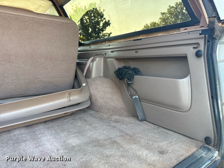 image for item DS3755 1995 Ford Bronco Eddie Bauer SUV