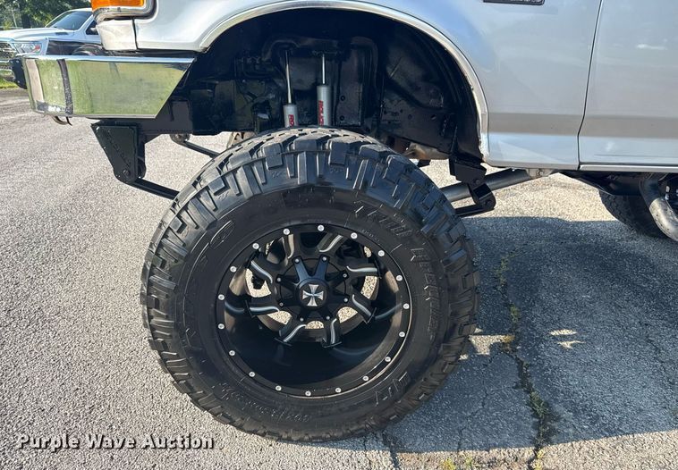 image for item DS3755 1995 Ford Bronco Eddie Bauer SUV