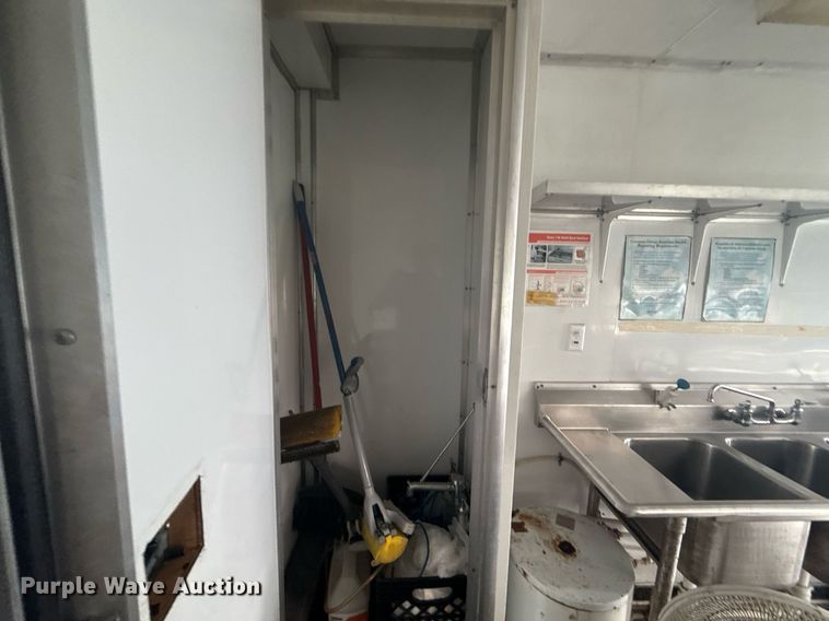 image for item DS3758 Food trailer