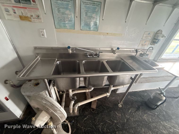 image for item DS3758 Food trailer