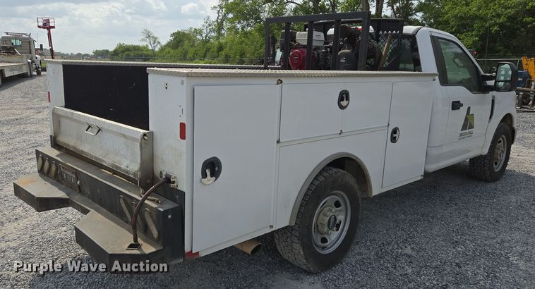 image for item DT4828 2021 Ford F350 Super Duty utility bed pickup truck