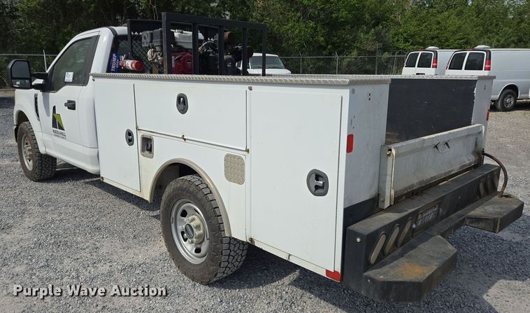 image for item DT4828 2021 Ford F350 Super Duty utility bed pickup truck