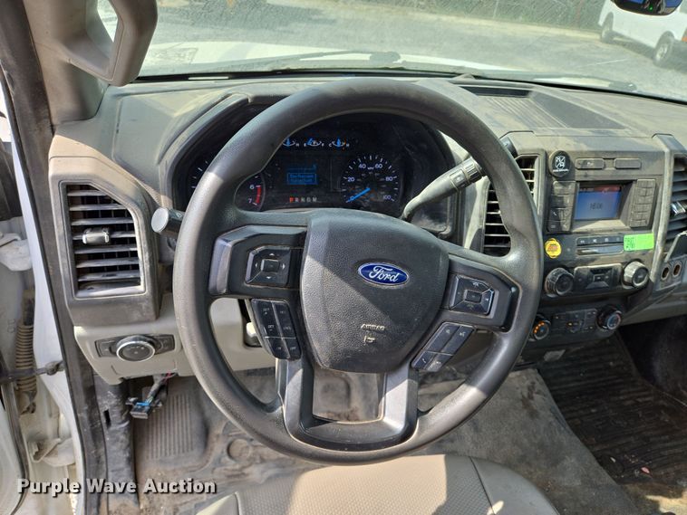 image for item DT4828 2021 Ford F350 Super Duty utility bed pickup truck