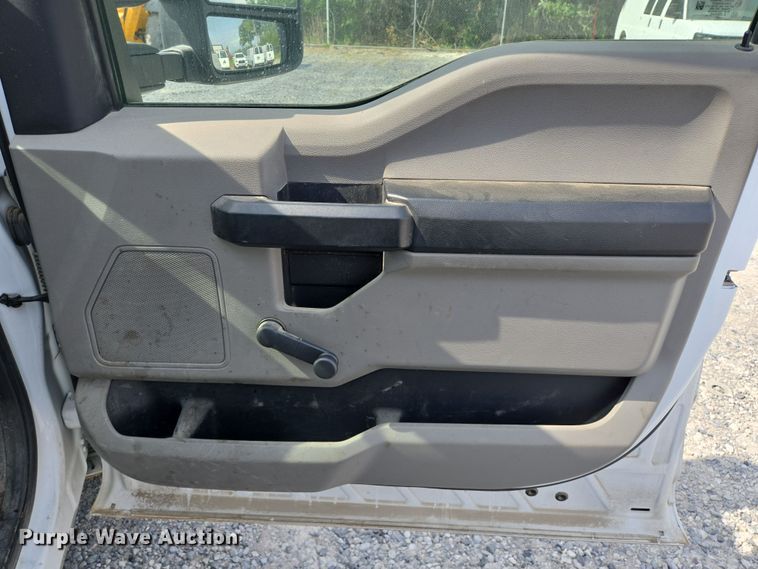 image for item DT4828 2021 Ford F350 Super Duty utility bed pickup truck