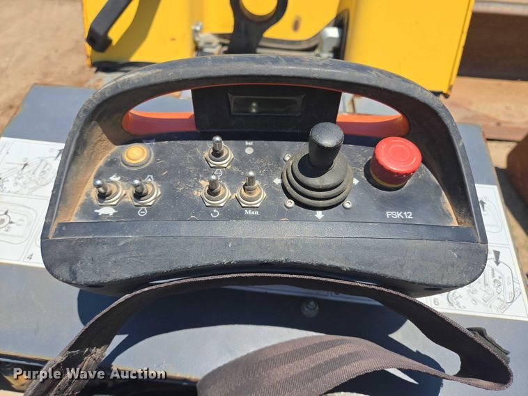 image for item DT4925 2015 Atlas-Copco LP8504 trench compactor