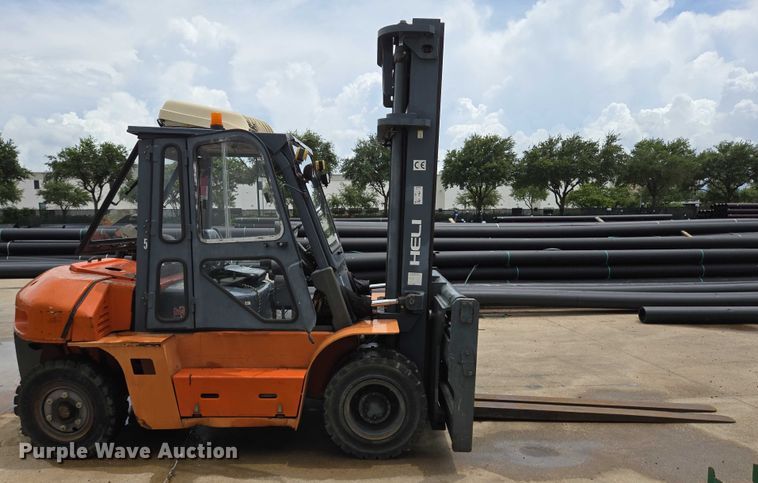 image for item DT4944 2011 Heli CPCD70-M1 forklift