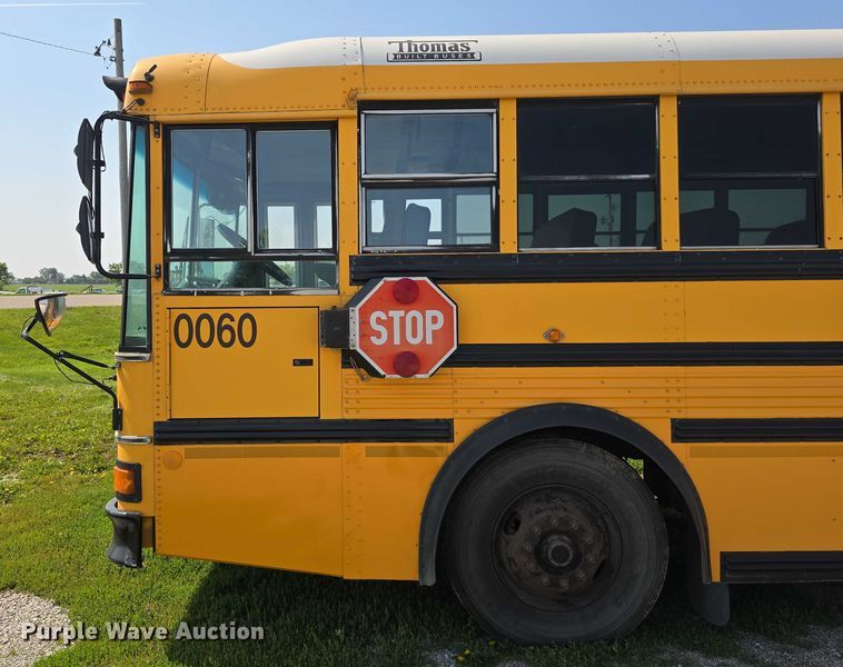 image for item DT6911 2000 Thomas Built Saf-T-Liner school bus