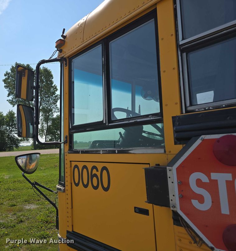 image for item DT6911 2000 Thomas Built Saf-T-Liner school bus