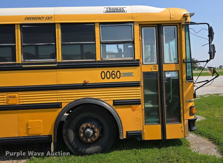 image for item DT6911 2000 Thomas Built Saf-T-Liner school bus