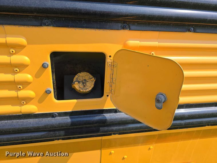 image for item DT6911 2000 Thomas Built Saf-T-Liner school bus