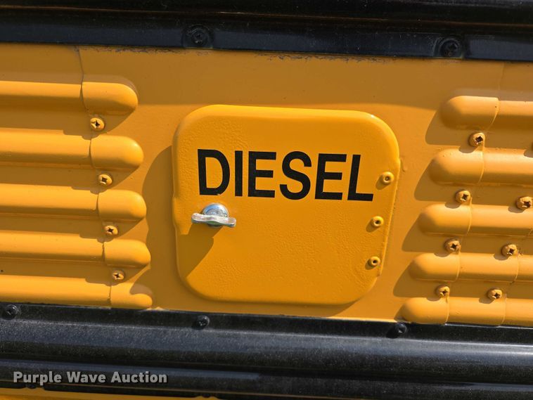 image for item DT6911 2000 Thomas Built Saf-T-Liner school bus