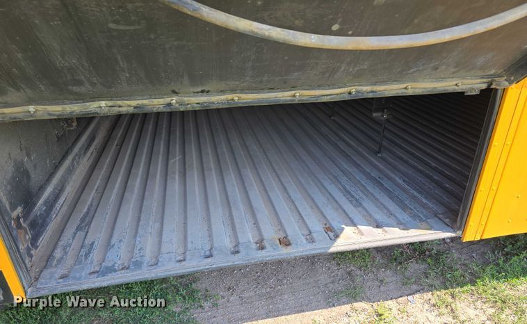 image for item DT6911 2000 Thomas Built Saf-T-Liner school bus