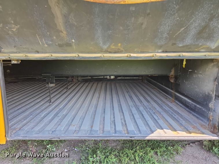 image for item DT6911 2000 Thomas Built Saf-T-Liner school bus