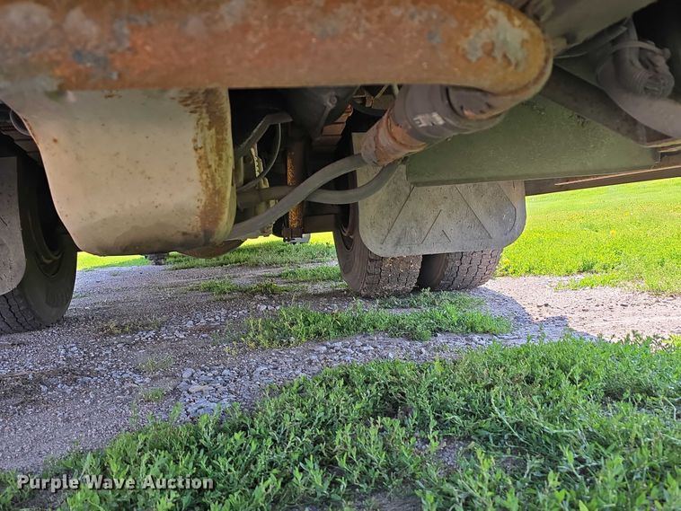 image for item DT6911 2000 Thomas Built Saf-T-Liner school bus