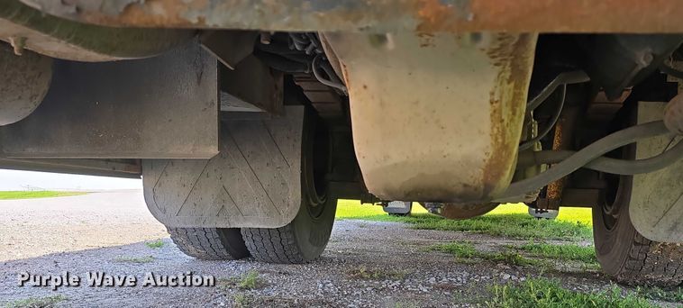 image for item DT6911 2000 Thomas Built Saf-T-Liner school bus