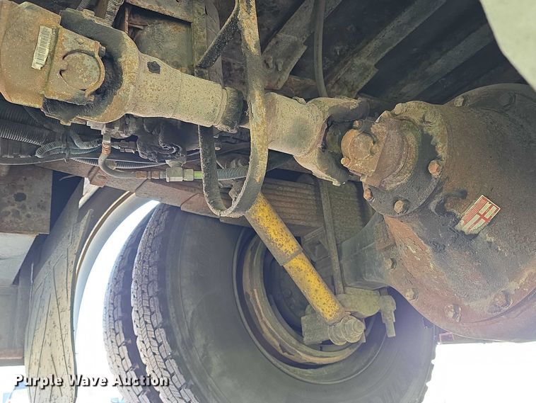 image for item DT6911 2000 Thomas Built Saf-T-Liner school bus