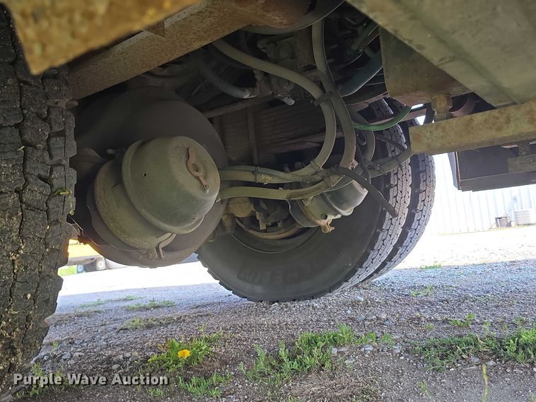 image for item DT6911 2000 Thomas Built Saf-T-Liner school bus