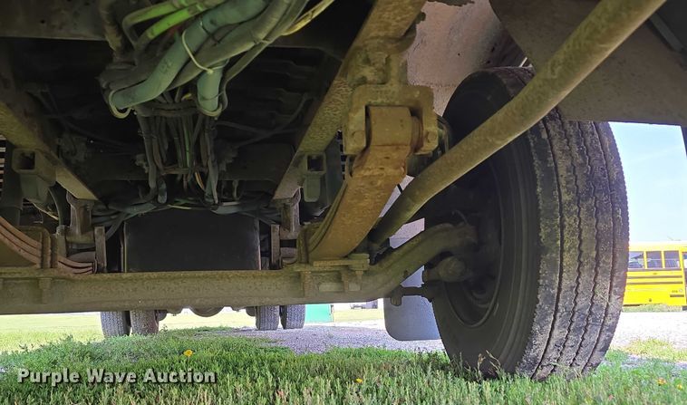 image for item DT6911 2000 Thomas Built Saf-T-Liner school bus