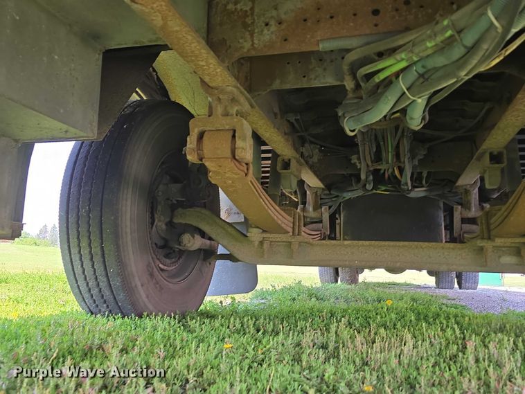 image for item DT6911 2000 Thomas Built Saf-T-Liner school bus