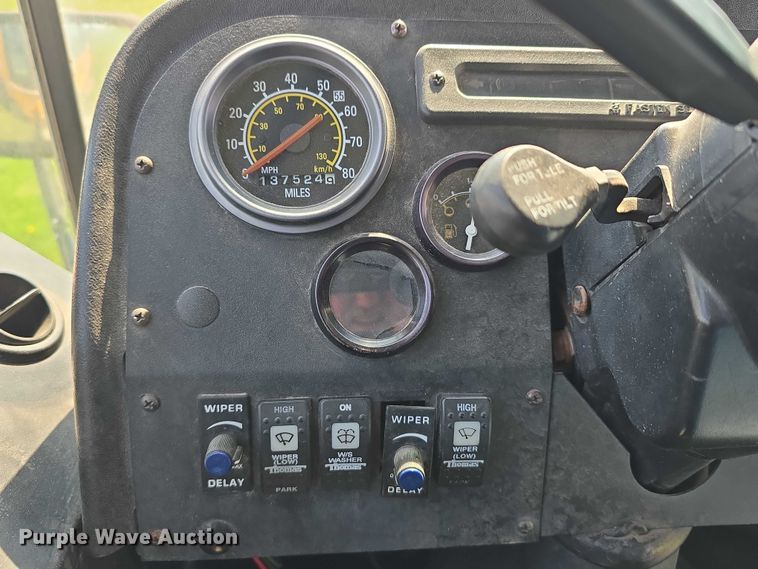 image for item DT6911 2000 Thomas Built Saf-T-Liner school bus