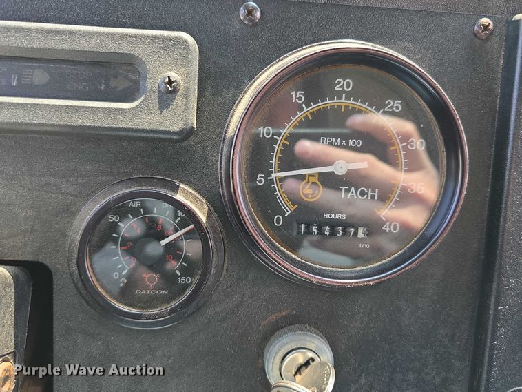 image for item DT6911 2000 Thomas Built Saf-T-Liner school bus