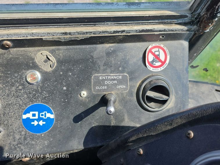 image for item DT6911 2000 Thomas Built Saf-T-Liner school bus