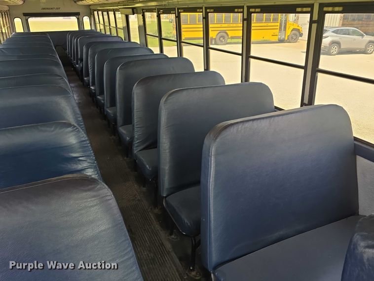 image for item DT6911 2000 Thomas Built Saf-T-Liner school bus