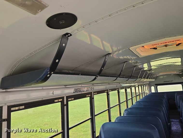 image for item DT6911 2000 Thomas Built Saf-T-Liner school bus