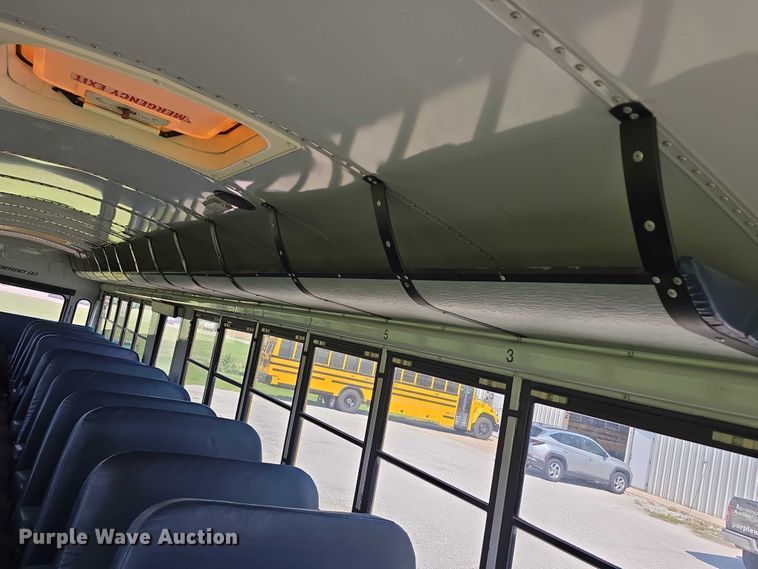 image for item DT6911 2000 Thomas Built Saf-T-Liner school bus