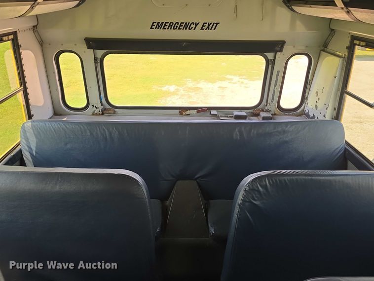 image for item DT6911 2000 Thomas Built Saf-T-Liner school bus