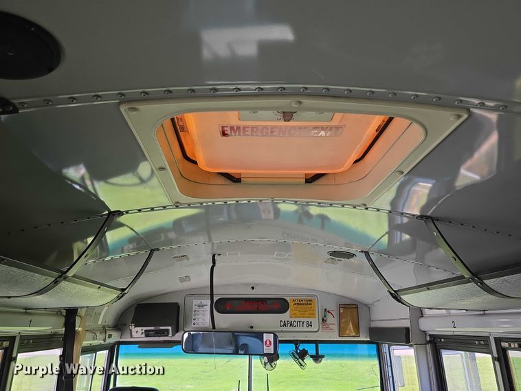 image for item DT6911 2000 Thomas Built Saf-T-Liner school bus