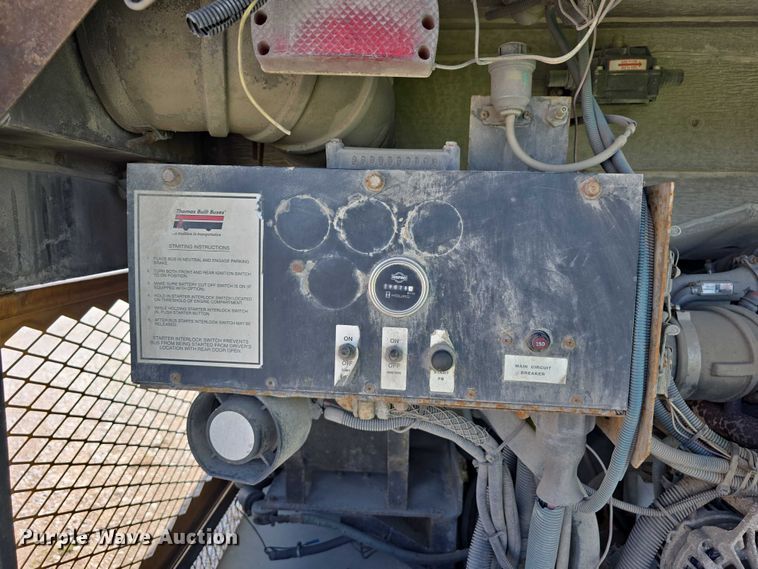 image for item DT6911 2000 Thomas Built Saf-T-Liner school bus