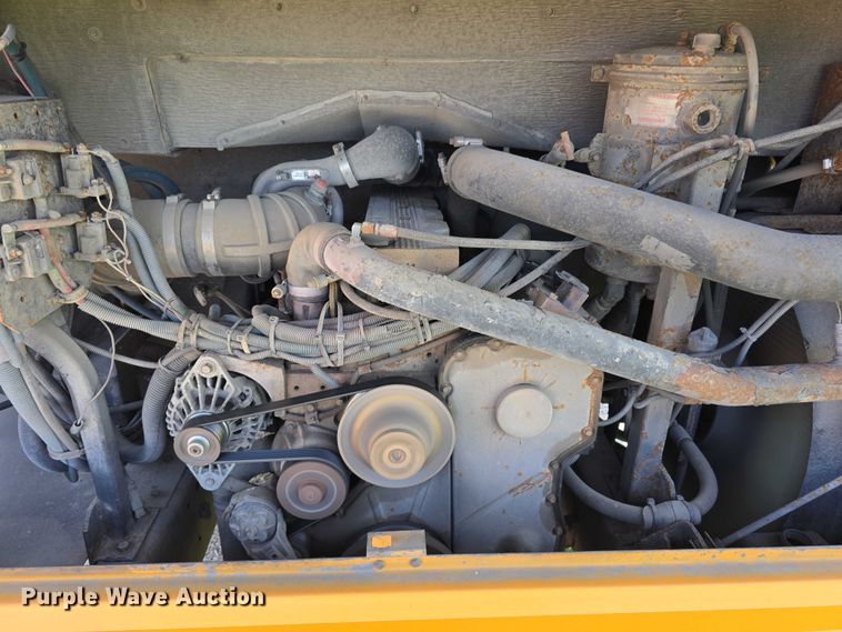 image for item DT6911 2000 Thomas Built Saf-T-Liner school bus