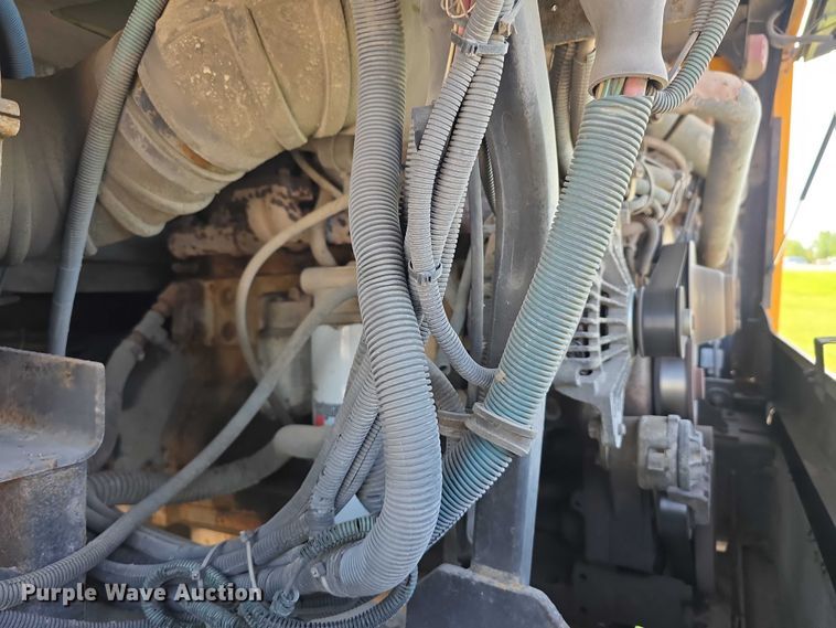 image for item DT6911 2000 Thomas Built Saf-T-Liner school bus