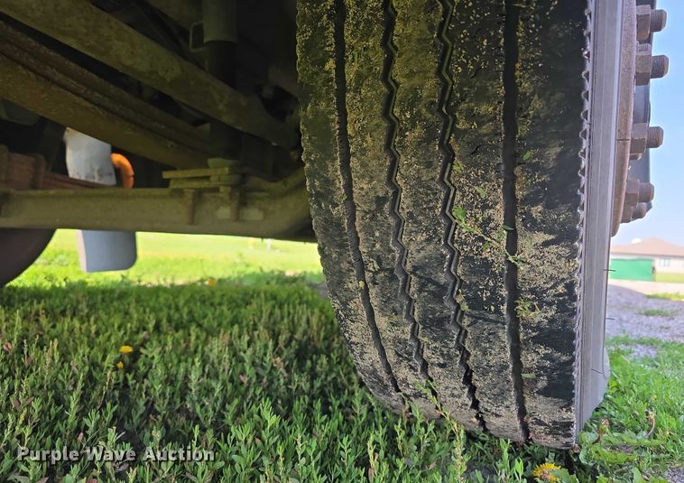 image for item DT6911 2000 Thomas Built Saf-T-Liner school bus