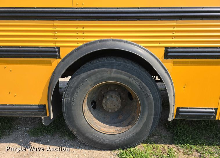 image for item DT6911 2000 Thomas Built Saf-T-Liner school bus