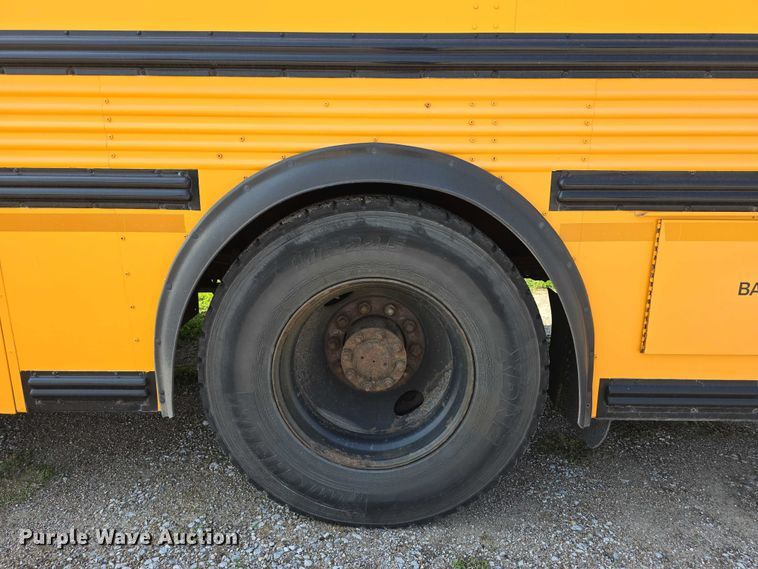 image for item DT6911 2000 Thomas Built Saf-T-Liner school bus