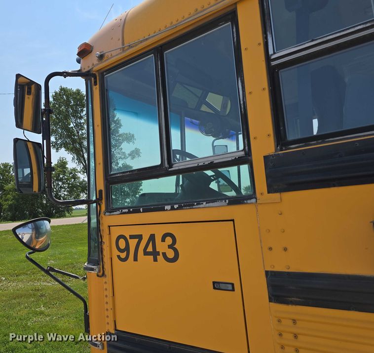 image for item DT6912 1998 Thomas Built Saf-T-Liner school bus