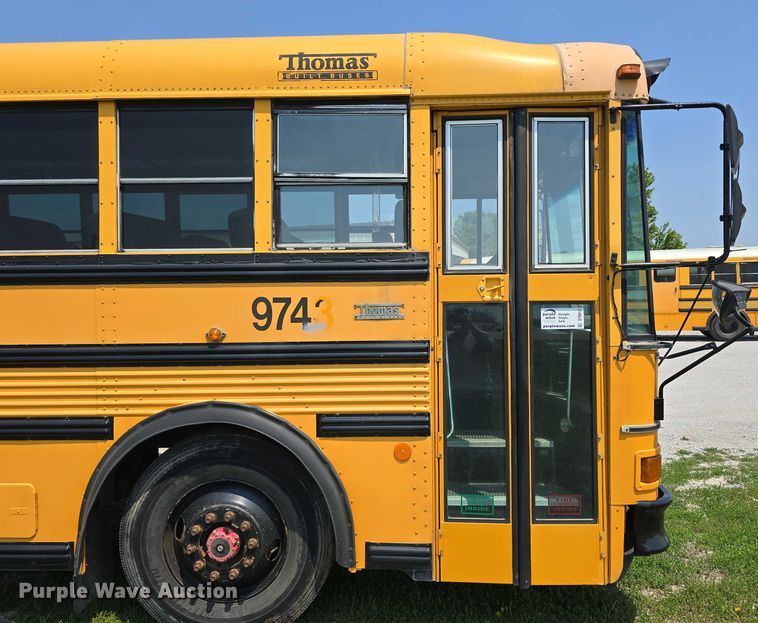 image for item DT6912 1998 Thomas Built Saf-T-Liner school bus