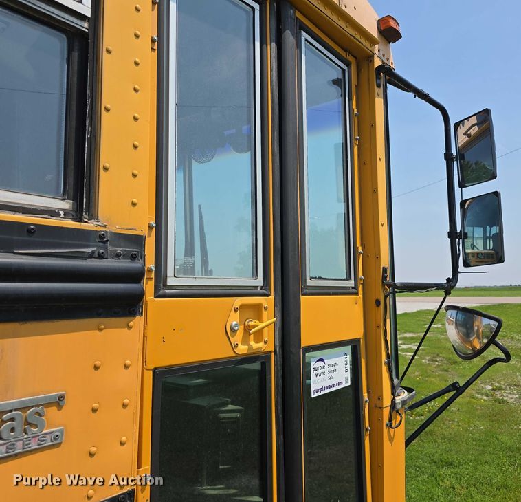 image for item DT6912 1998 Thomas Built Saf-T-Liner school bus