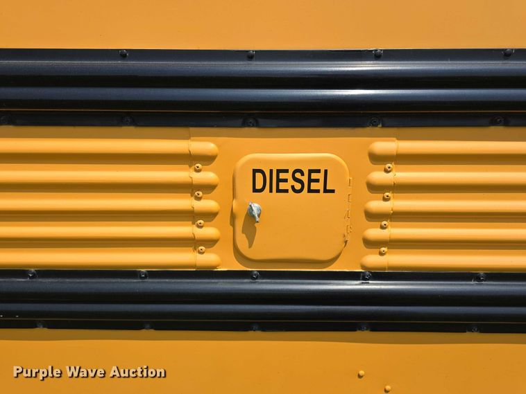 image for item DT6912 1998 Thomas Built Saf-T-Liner school bus