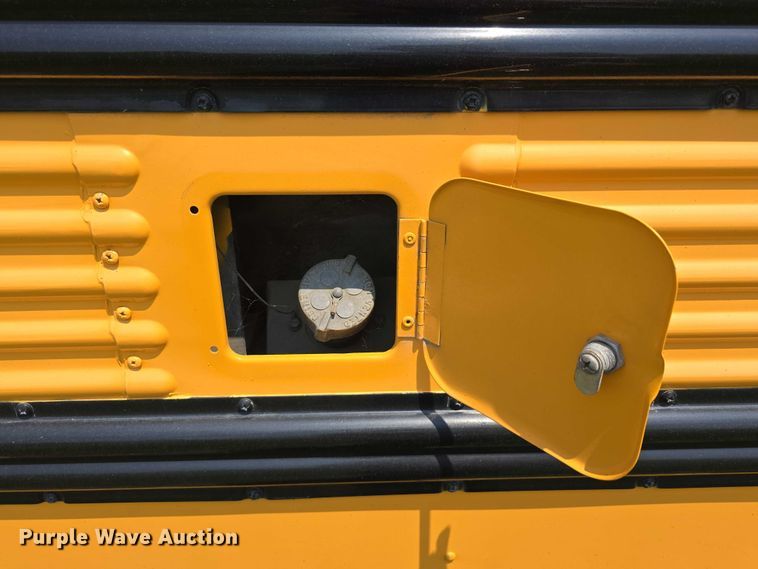 image for item DT6912 1998 Thomas Built Saf-T-Liner school bus