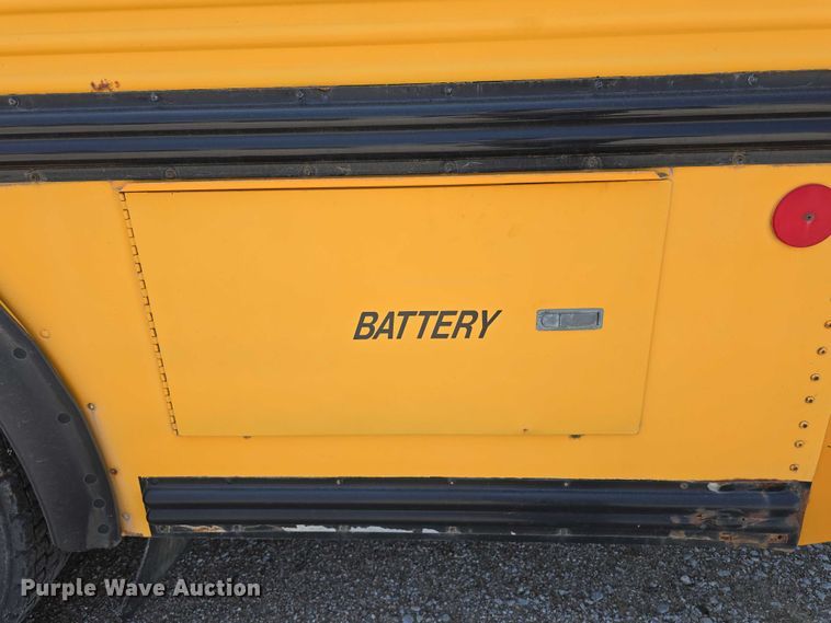 image for item DT6912 1998 Thomas Built Saf-T-Liner school bus