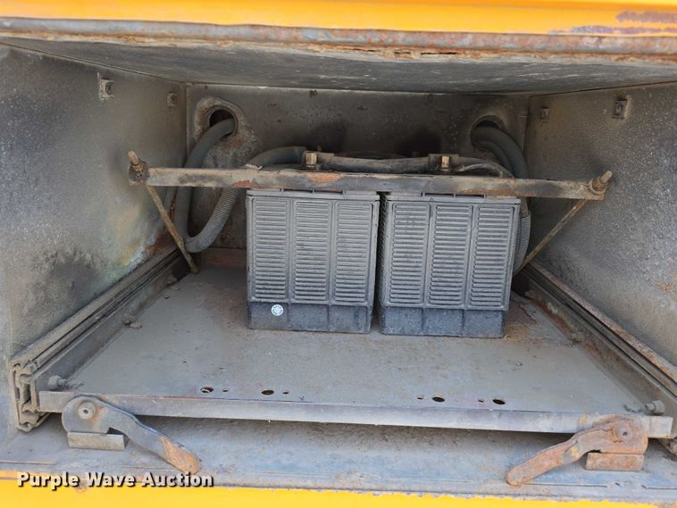 image for item DT6912 1998 Thomas Built Saf-T-Liner school bus